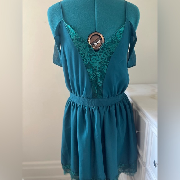 *New* Funky Soul Off-Shoulder Dress - Picture 2 of 4